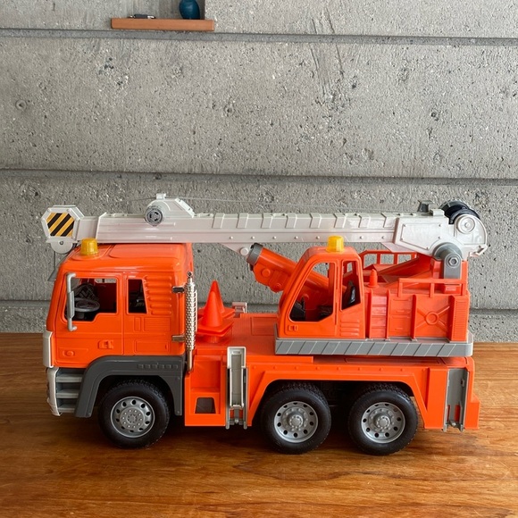 Large Crane Truck - Picture 1 of 15